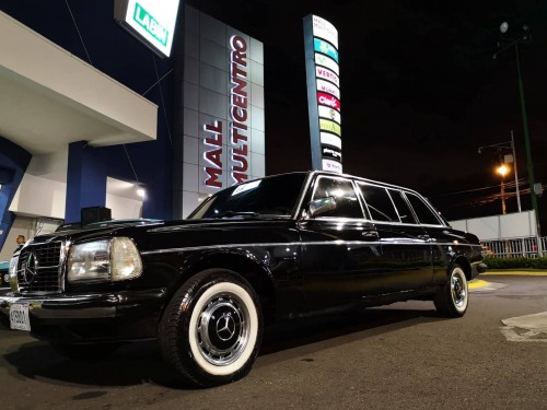 Mall Multicentro Desamparados. COSTA RICA W123 300D MERCEDES LIMO