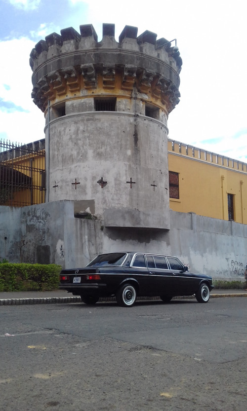 COSTA-RICA-CASTLE.-LANG-LIMO.jpg