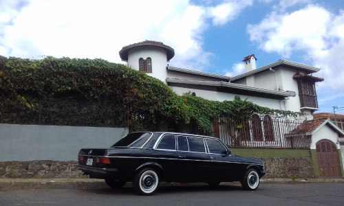 COSTA-RICA-LIMOUSINE-AND-MANSION.LWB-LANG.jpg