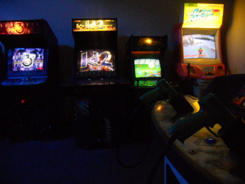 GAMIFICATION-COOLEST-GAME-ROOM-HAPPY-EMPLOYEE.jpg