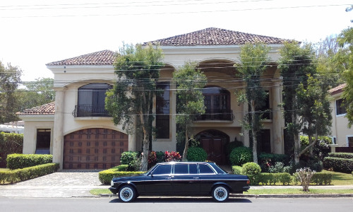 LARGE-MANSION-AND-LIMO-COST-RICA.jpg