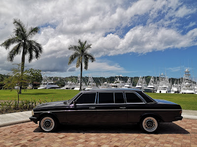 LOS-SUENOS-YACHT-COSTA-RICA.-MERCEDES-LIMO-W123-TRANSPORTATION.jpg