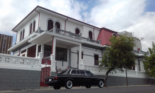 MERCEDES 300D LWB LANG LIMO Casa Matute Gomez COSTA RICA